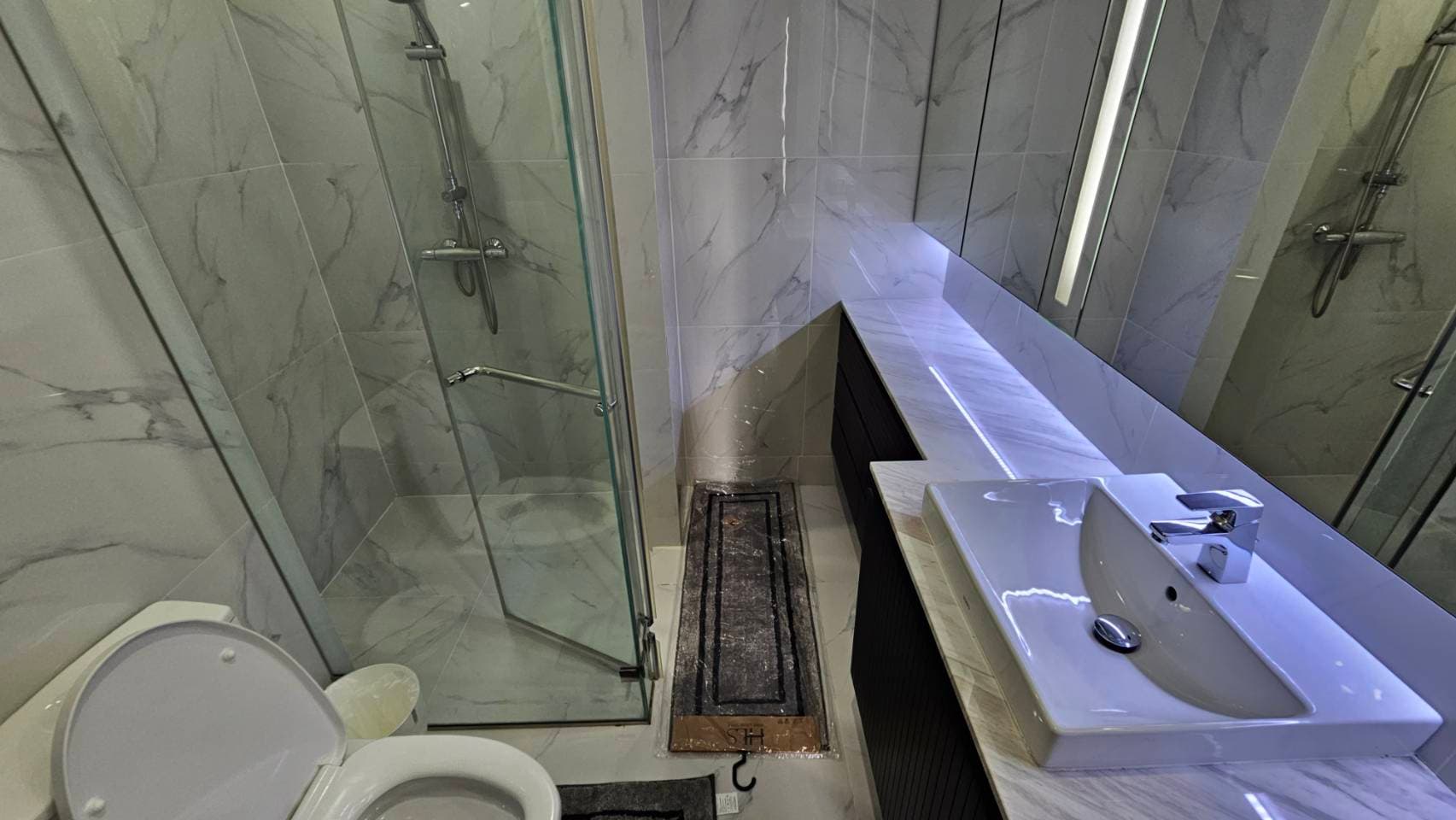 5151 – 305_bathroom.jpg