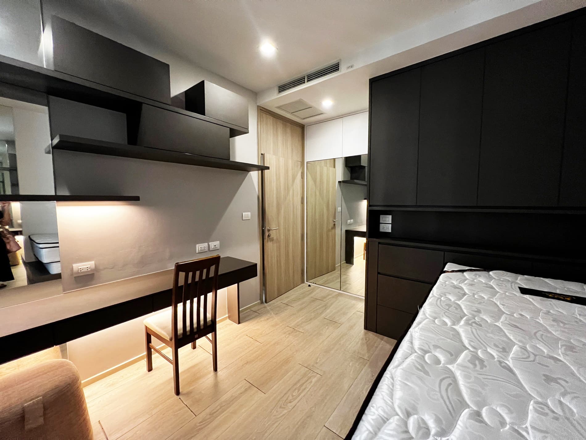5152 – 101_living_room.jpg