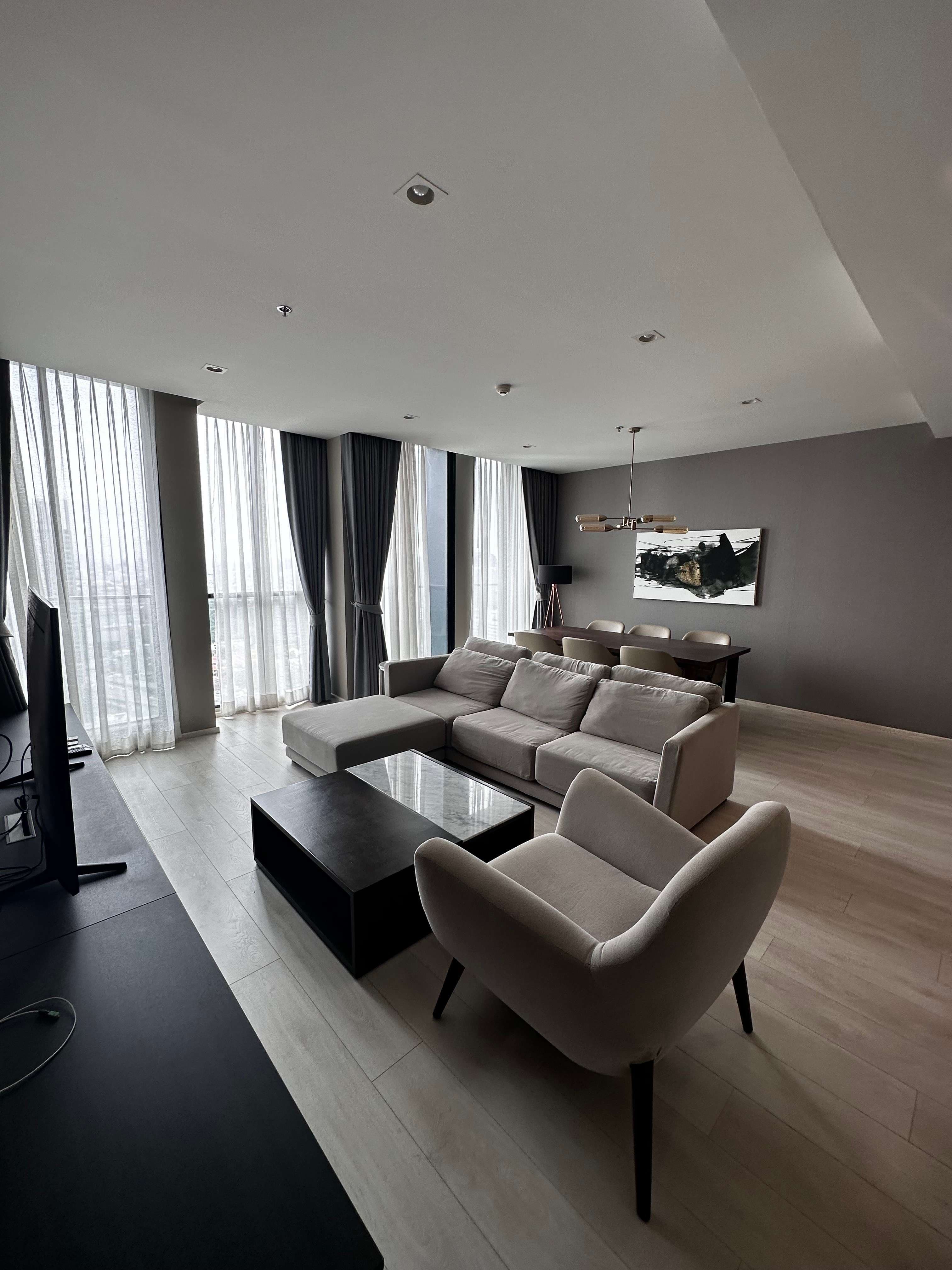 5154 – 102_living_room.jpg