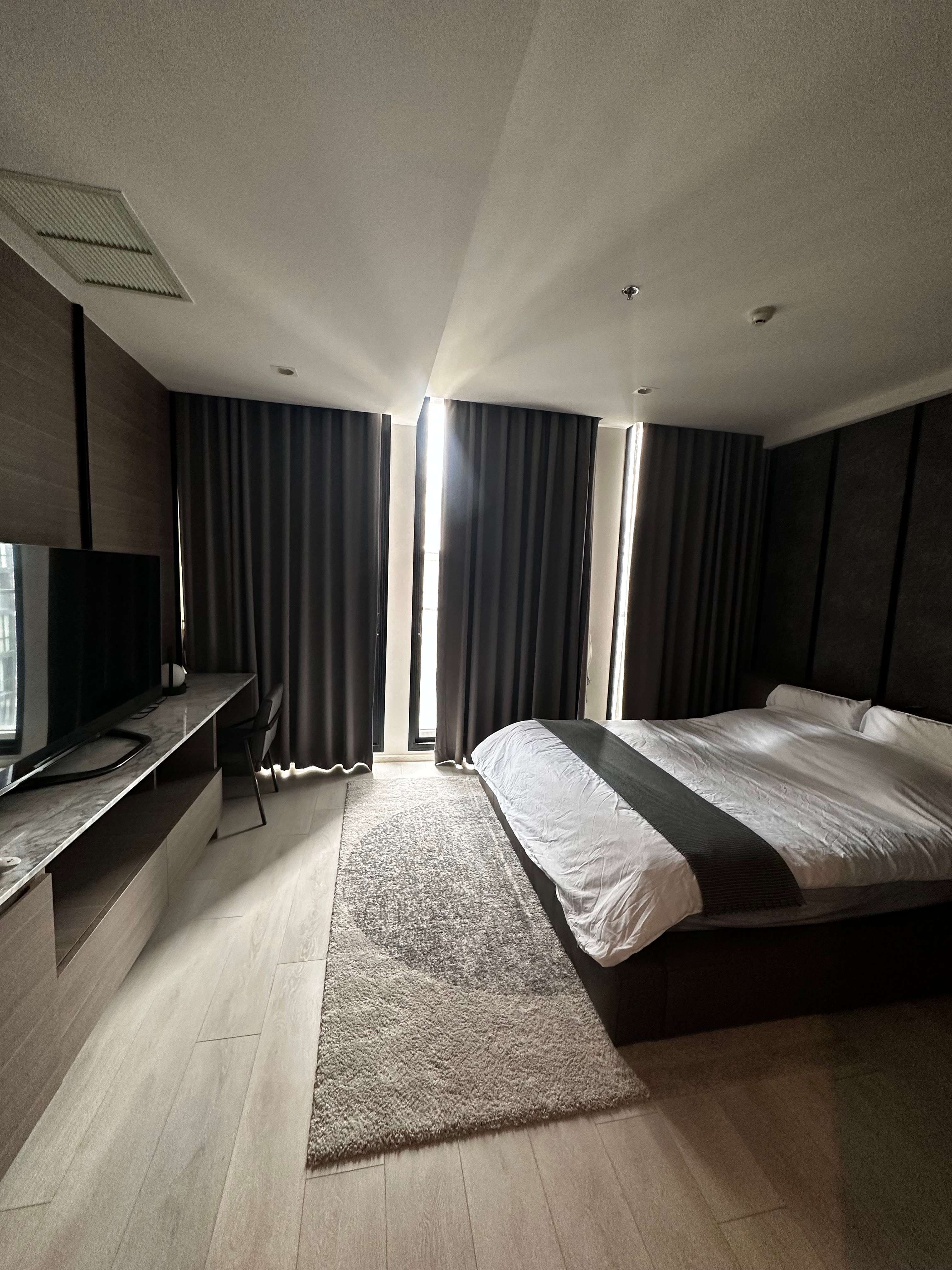5155 – 202_bedroom.jpg