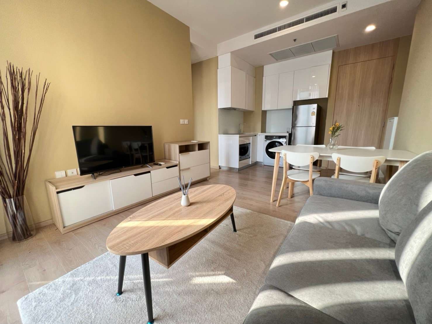 6464 – 144_living_room.jpg