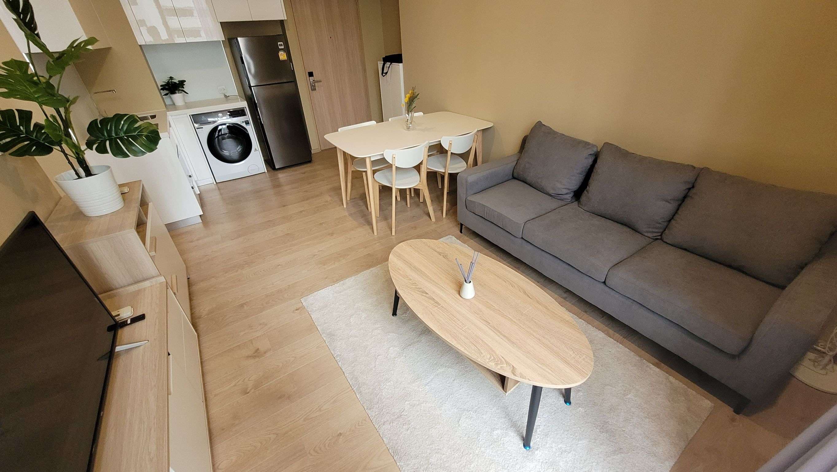 6464 – 189_living_room.jpg