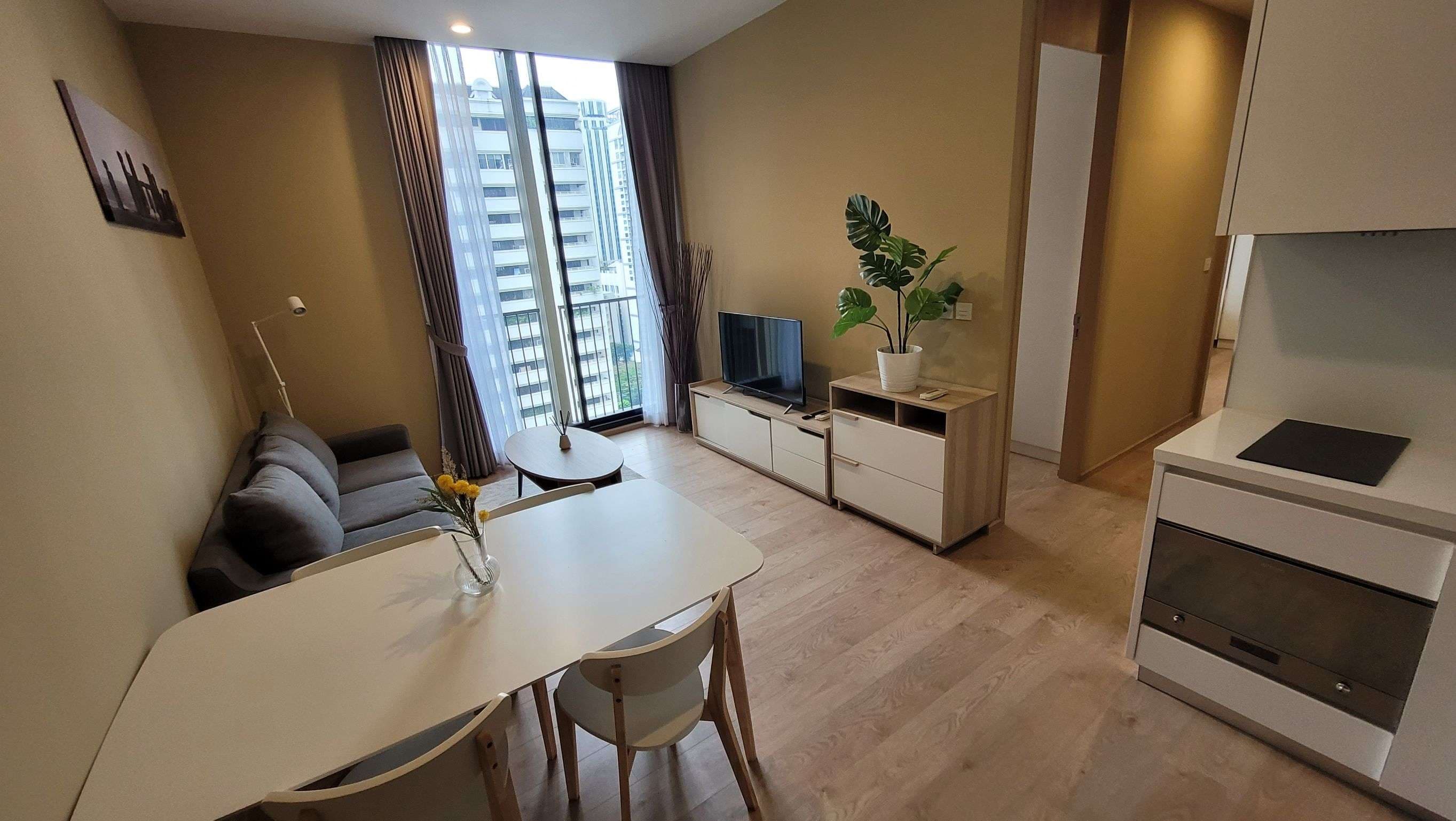 6464 – 196_living_room.jpg