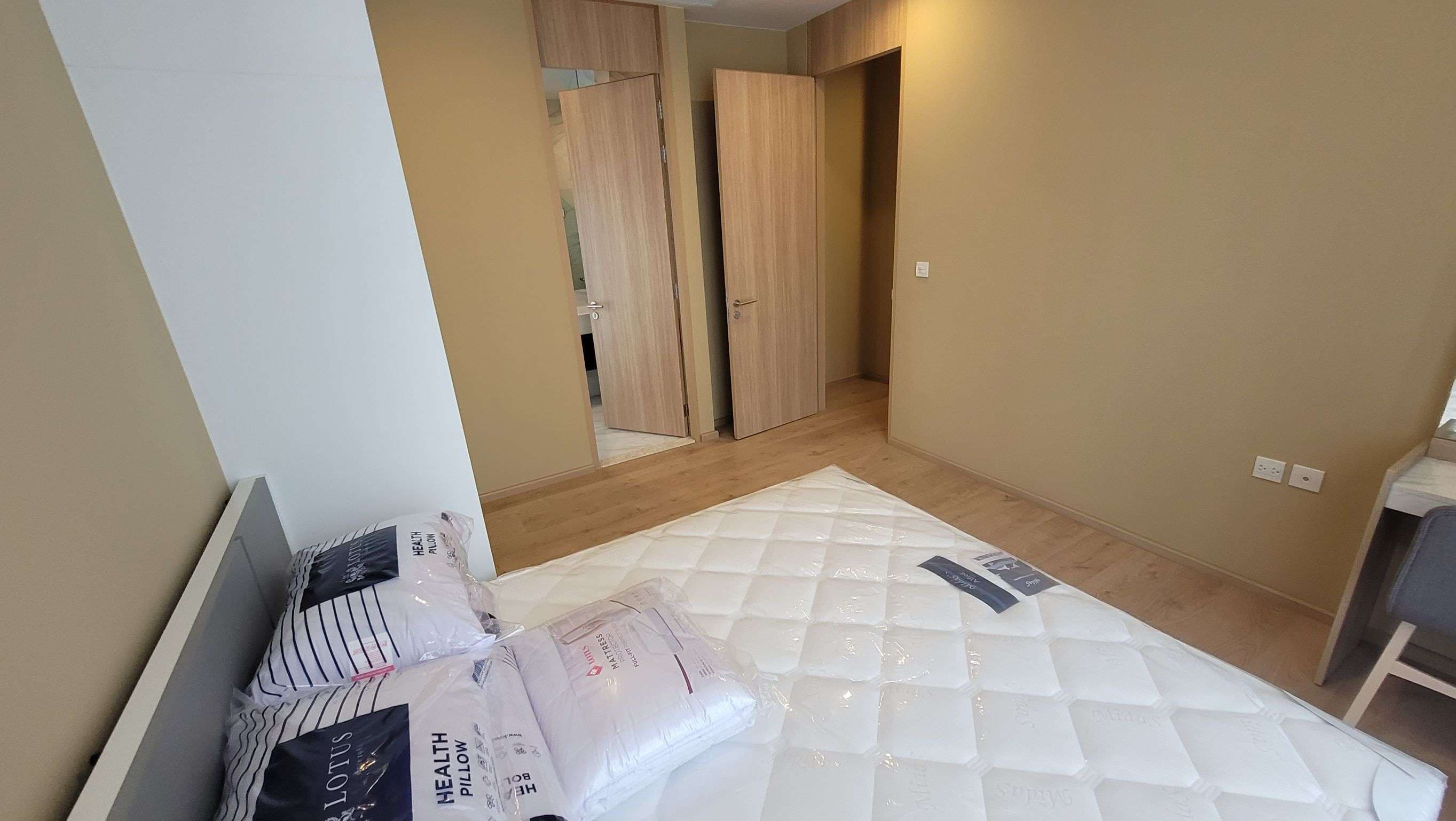6464 – 228_bedroom.jpg