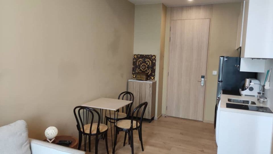 6466 – 179_living_room.jpg