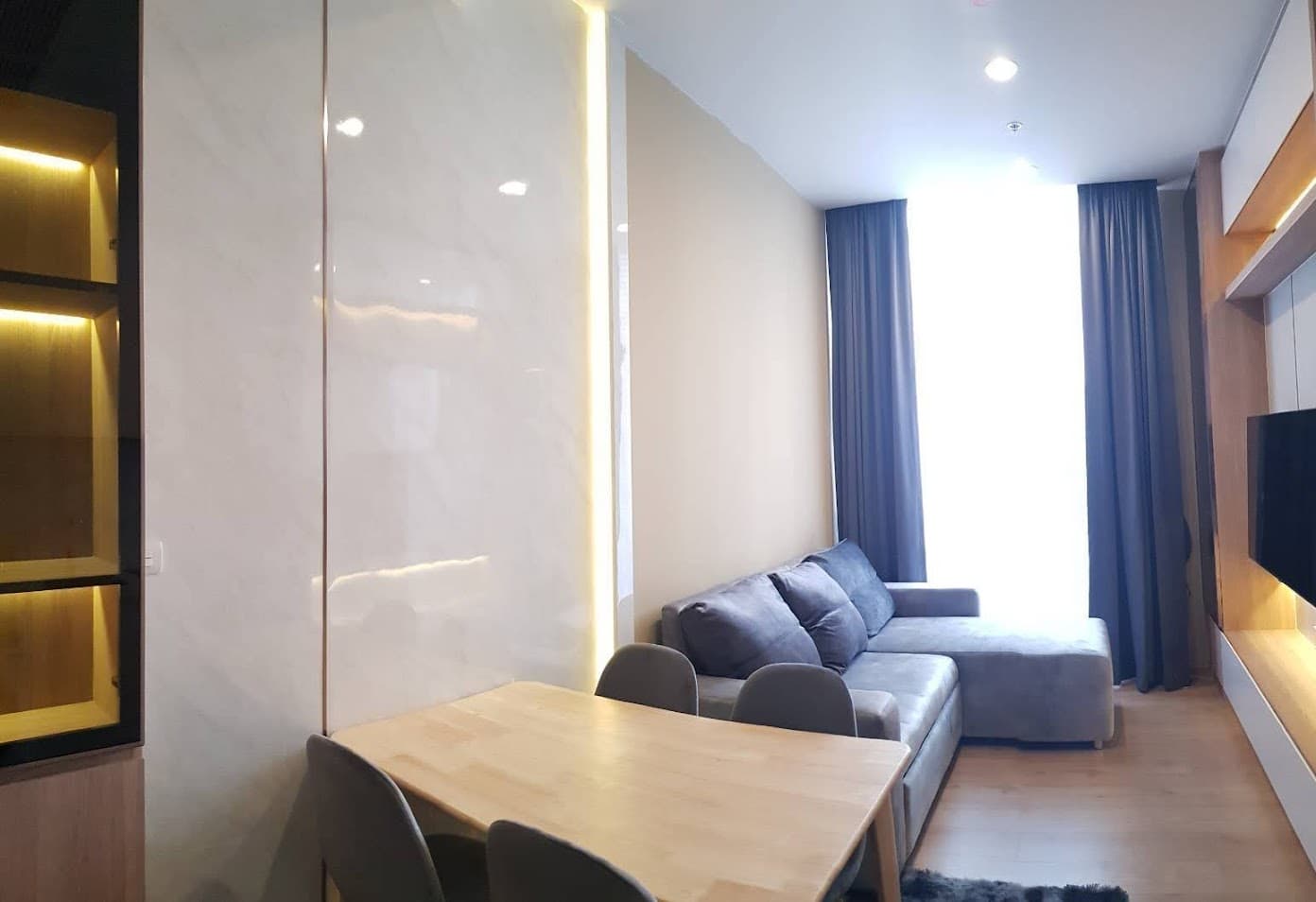 6467 – 161_living_room.jpg