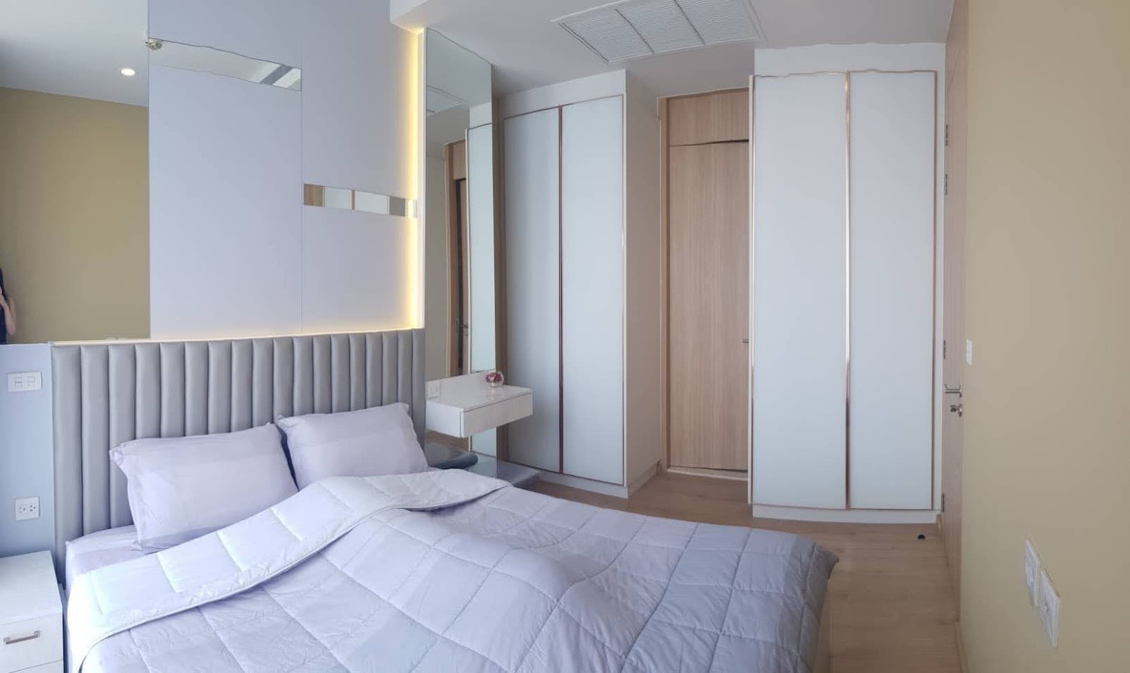 6467 – 208_bedroom.jpg