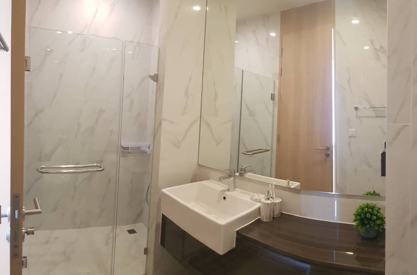 6467 – 312_bathroom.jpg