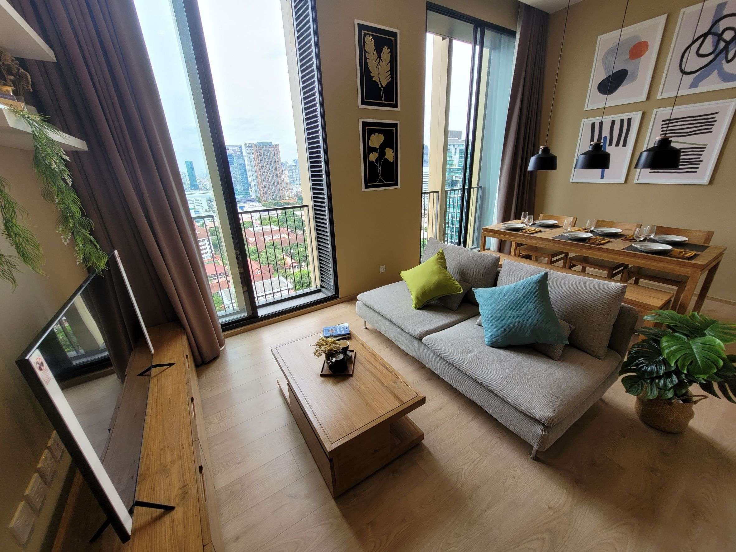 6474 – 1102_living_room.jpg