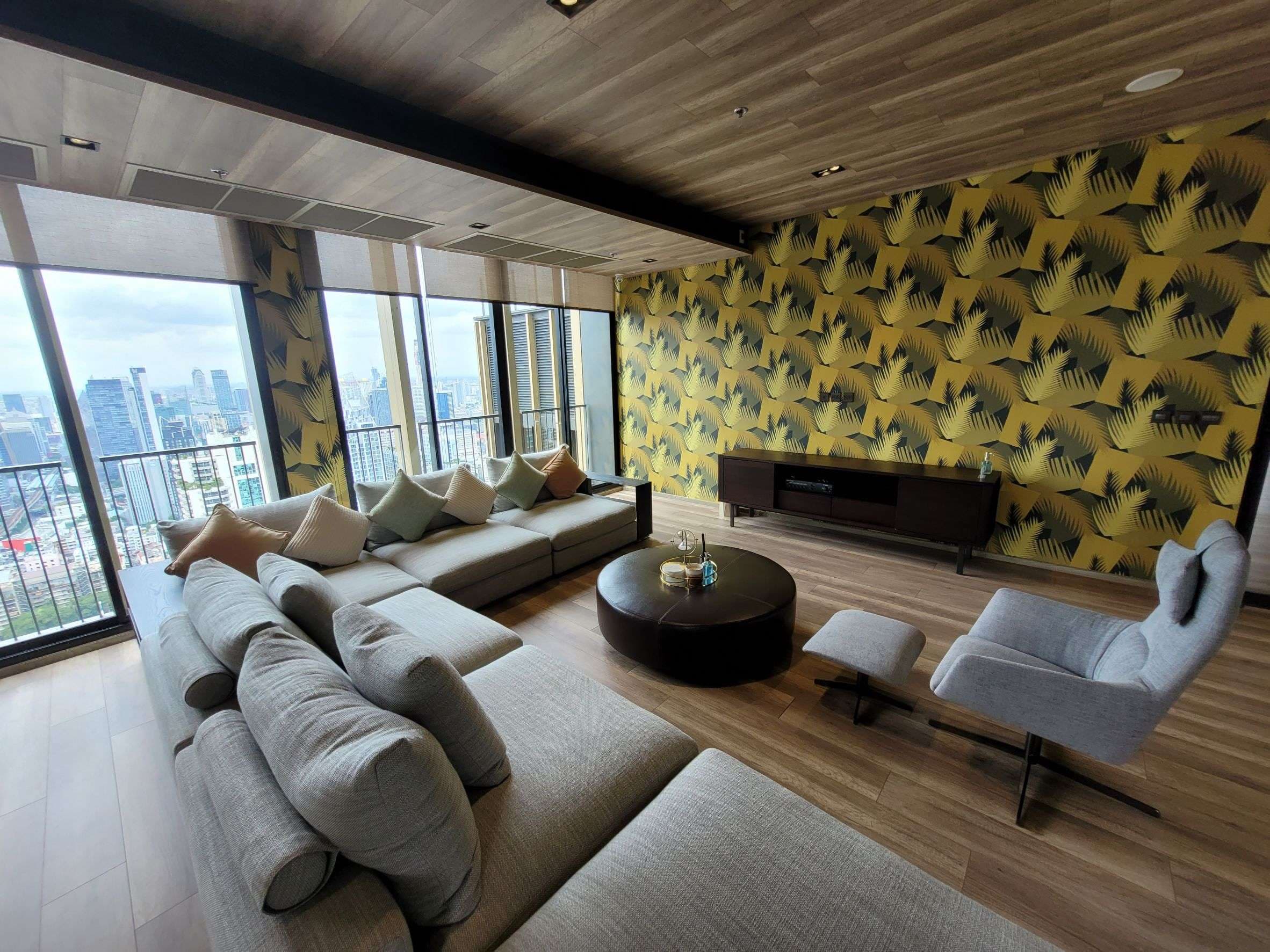 6474 – 154_living_room.jpg