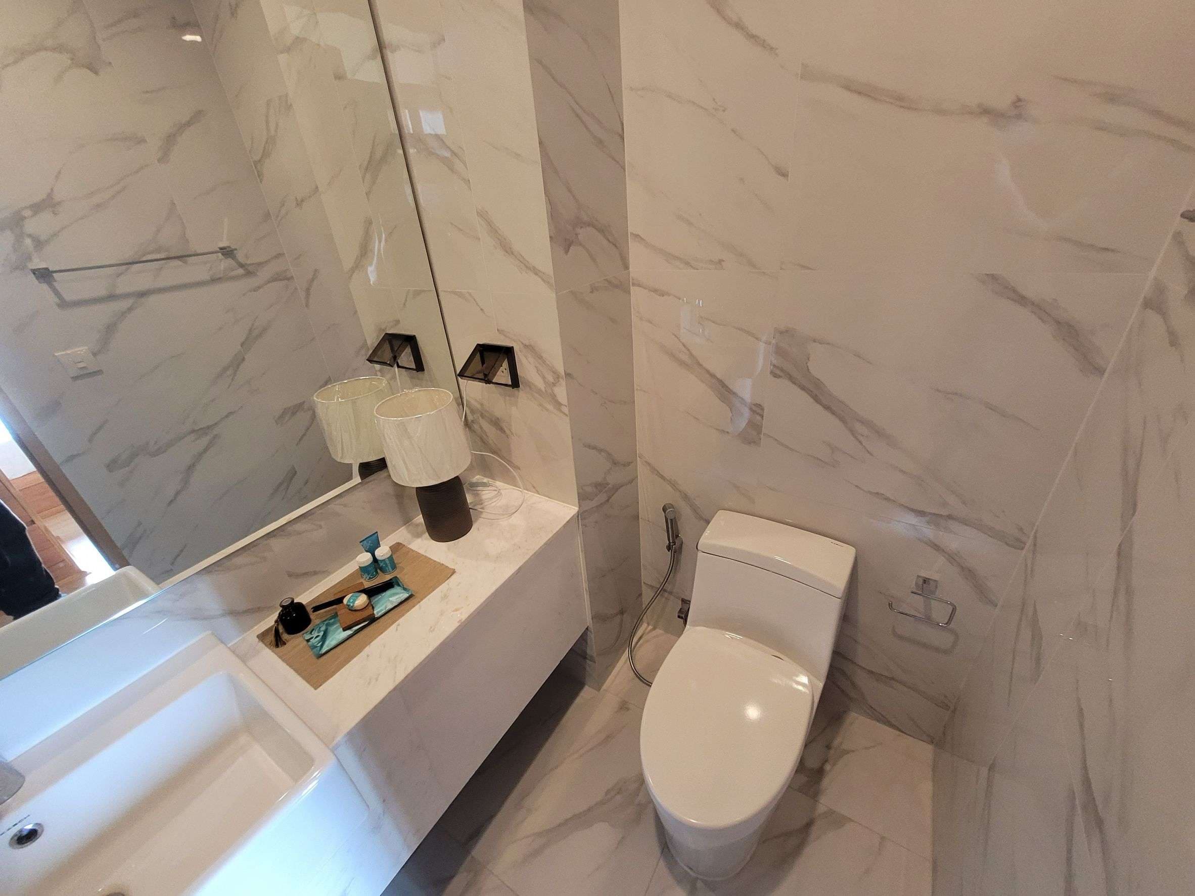 6474 – 308_bathroom.jpg