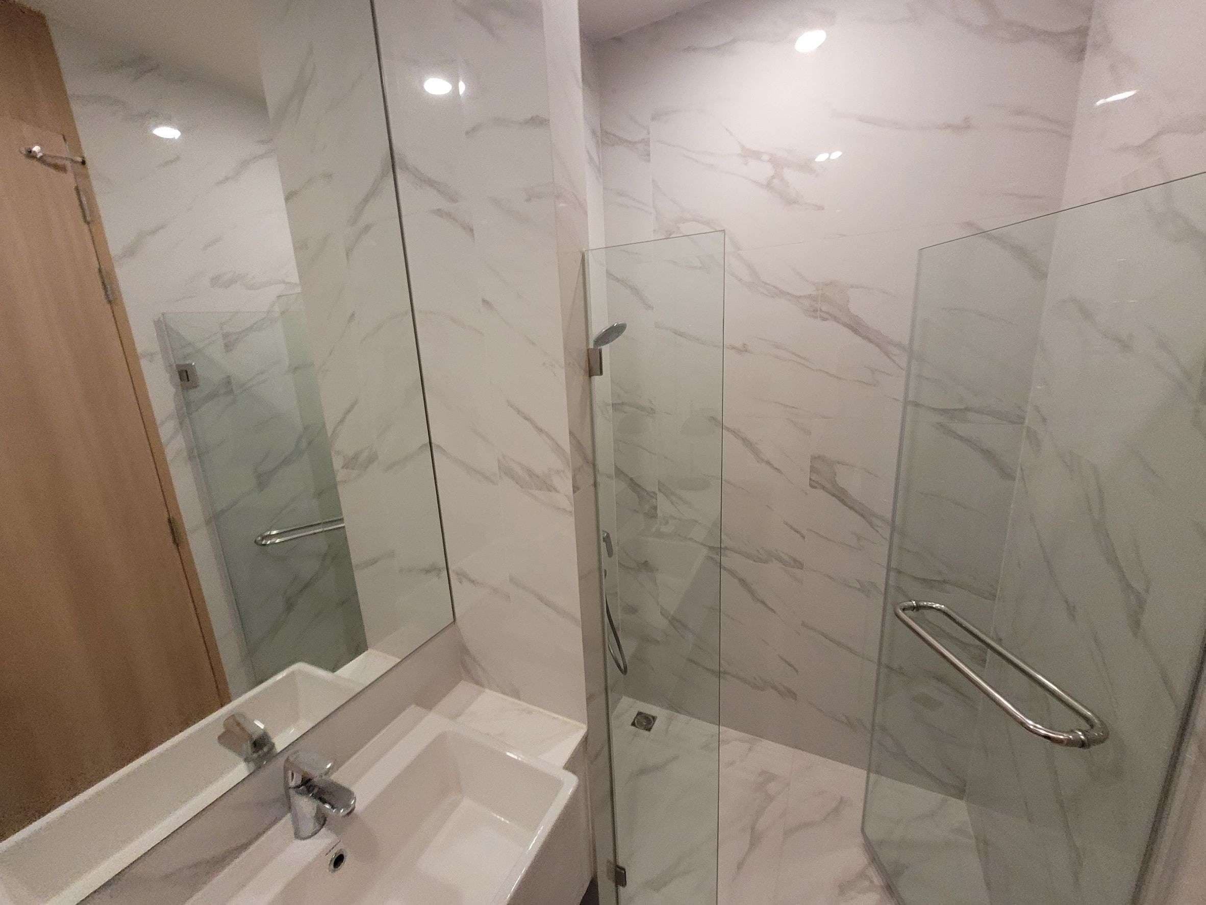 6474 – 323_bathroom.jpg