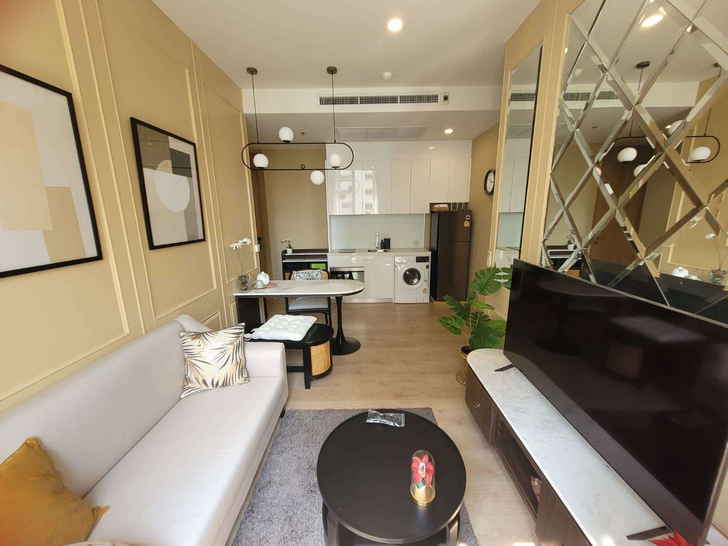 6477 – 163_living_room.jpg