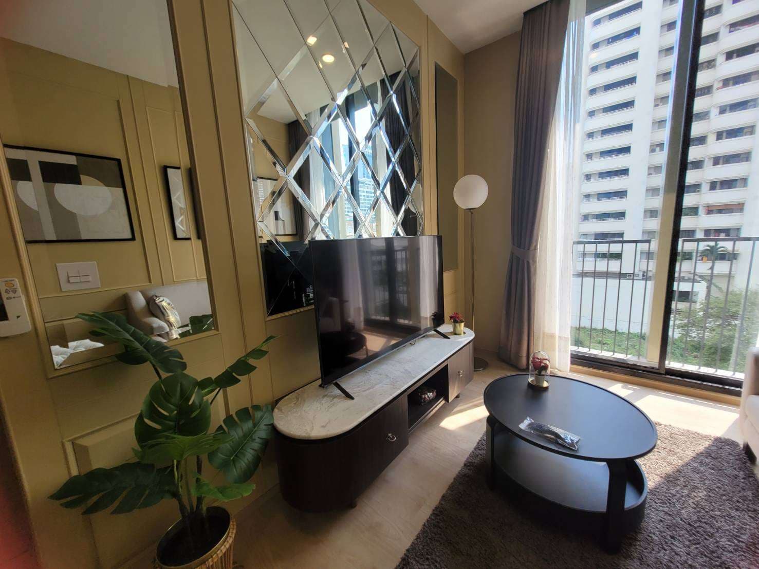 6477 – 164_living_room.jpg
