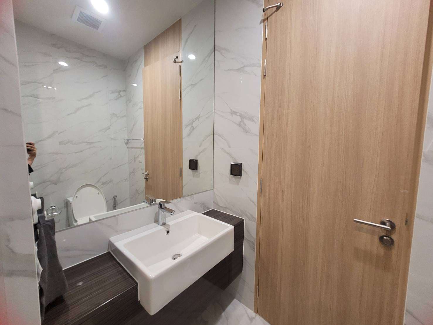 6477 – 320_bathroom.jpg