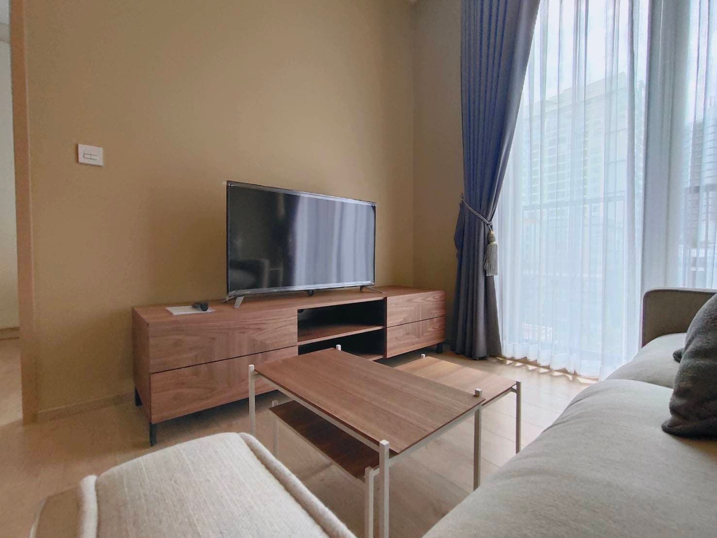 6482 – 109_living_room.jpg