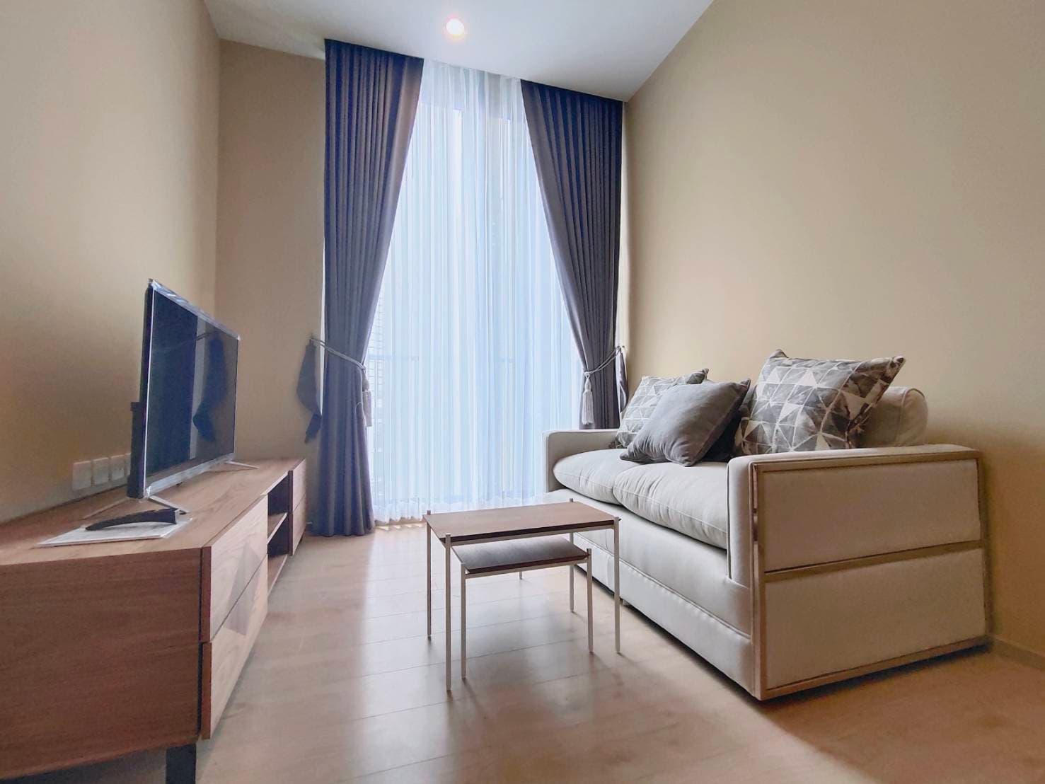 6482 – 176_living_room.jpg
