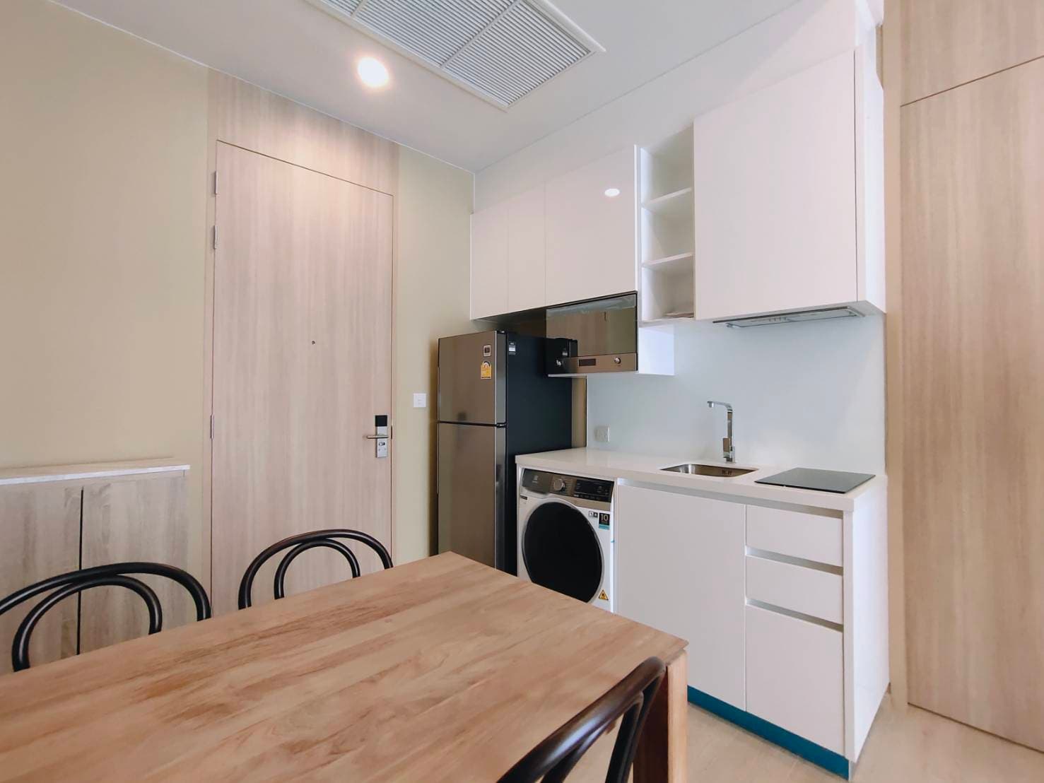 6482 – 421_kitchen.jpg