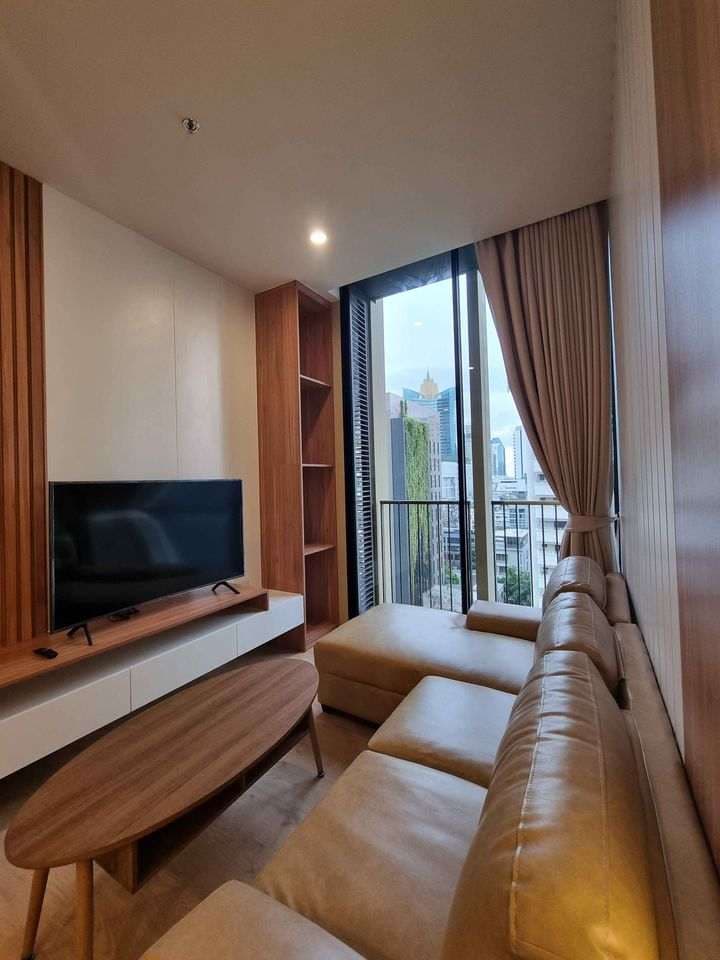 6488 – 102_living_room.jpg