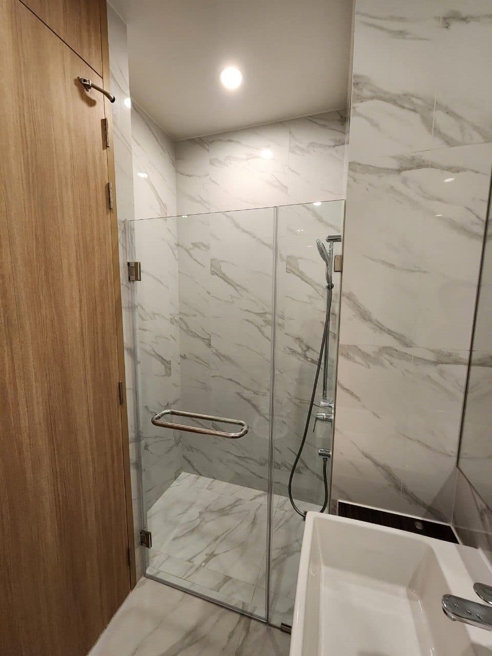 6493 – 314_bathroom.jpg