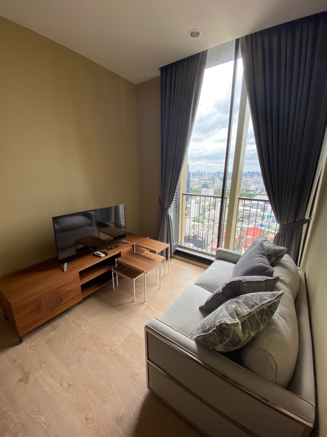 6500 – 1106_living_room.jpg