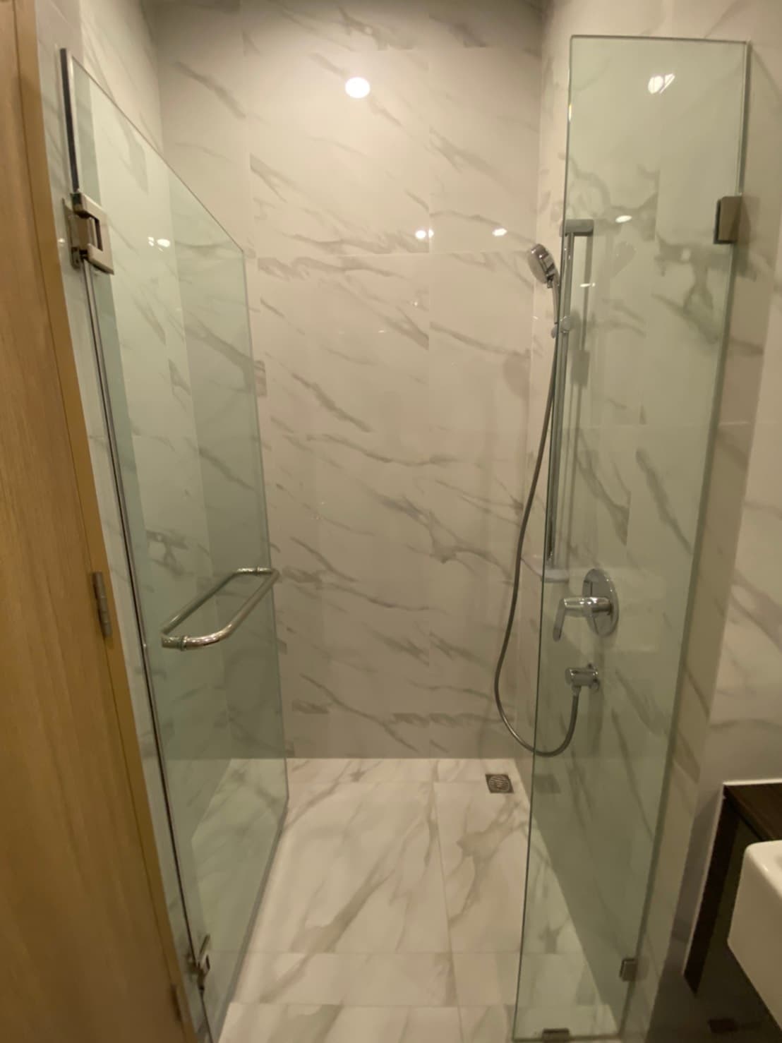 6500 – 326_bathroom.jpg