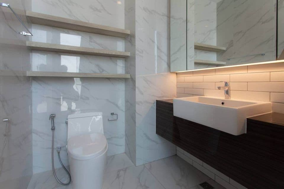 6502 – 315_bathroom.jpg