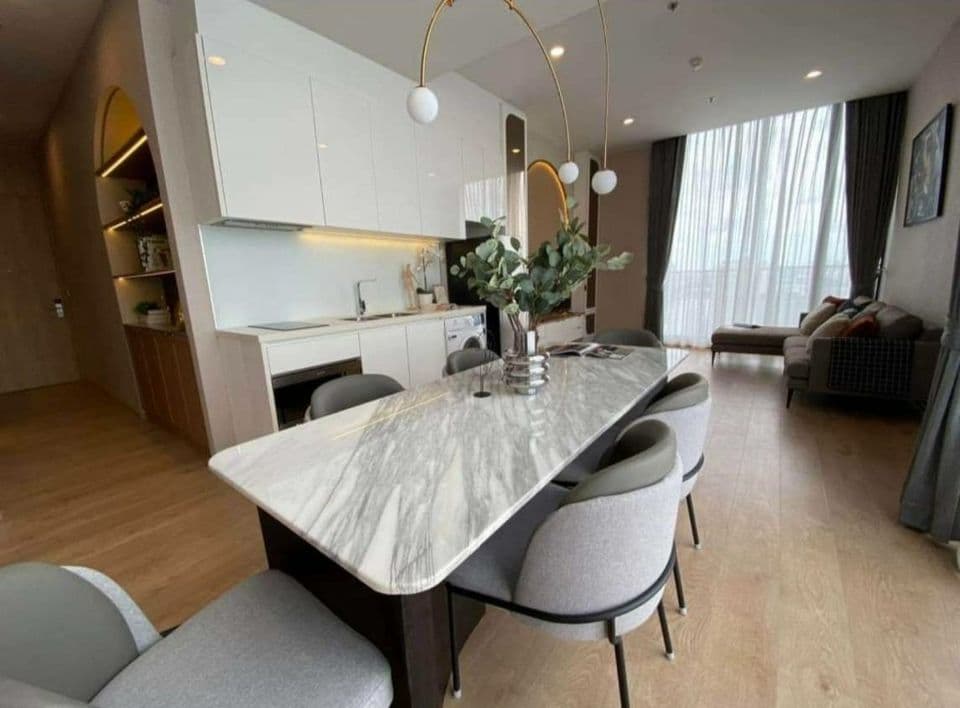 6505 – 126_living_room.jpg