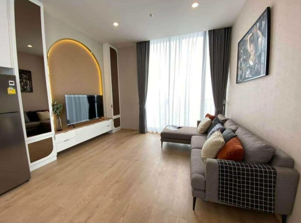 6505 – 171_living_room.jpg
