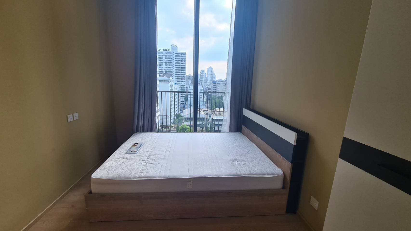 6506 – 216_bedroom.jpg