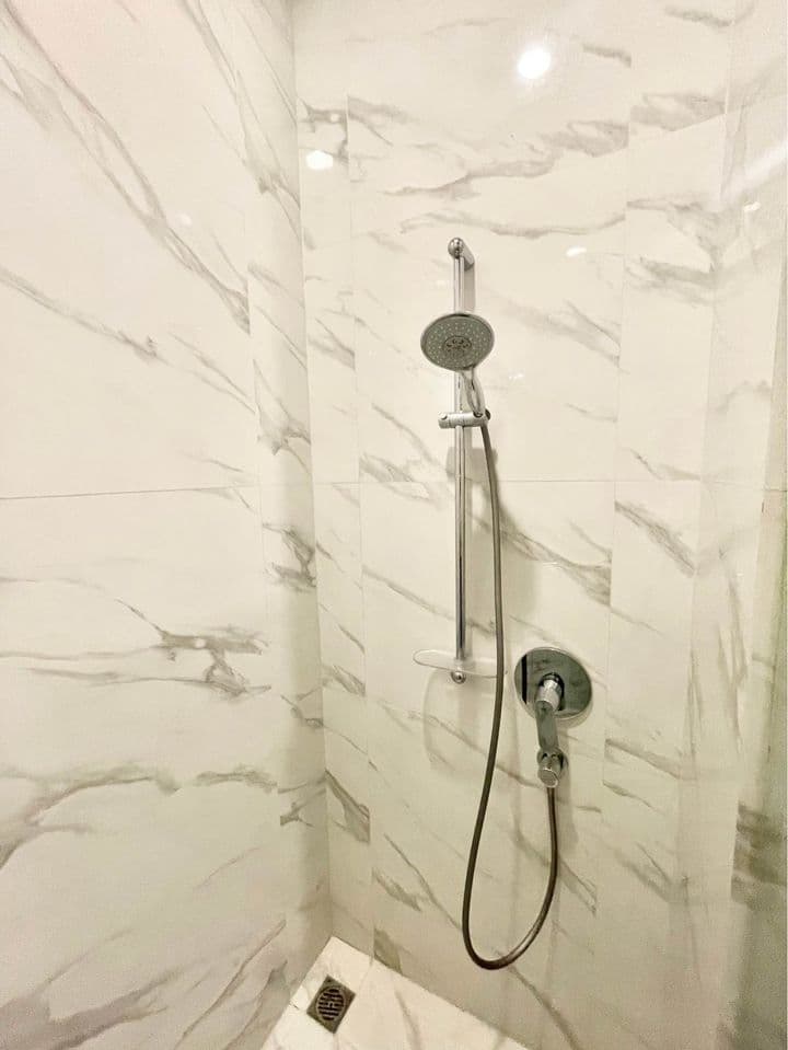 6507 – 310_bathroom.jpg