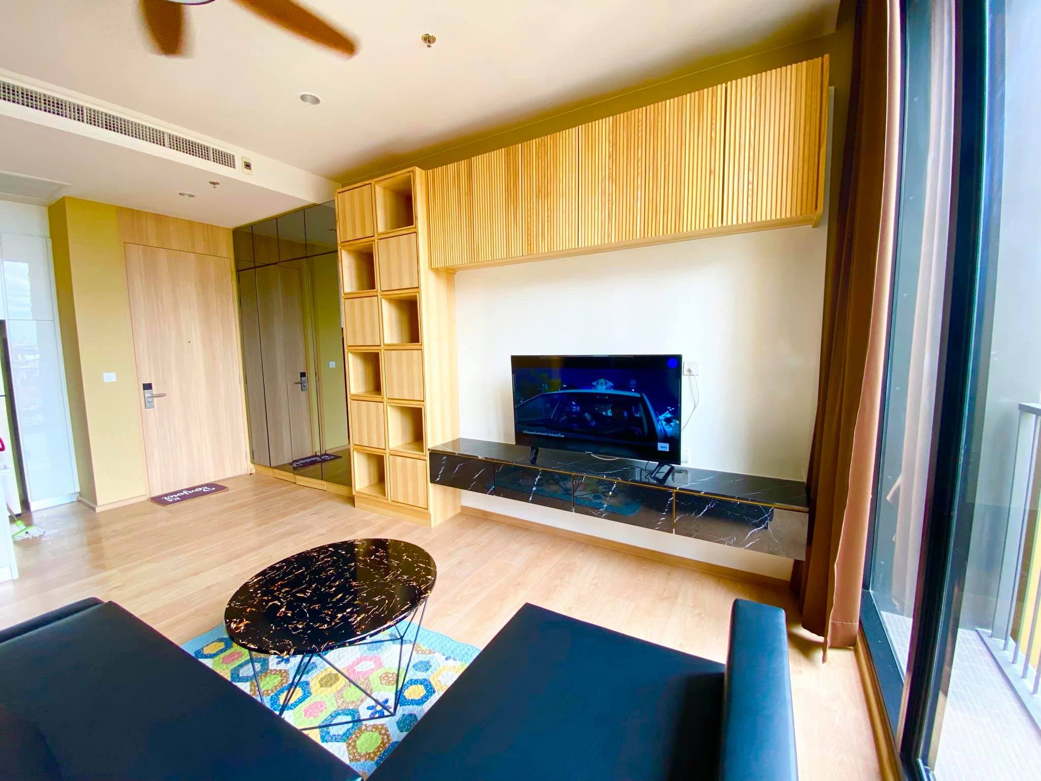 6508 – 153_living_room.jpg