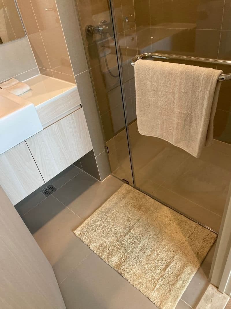 6520 – 327_bathroom.jpg