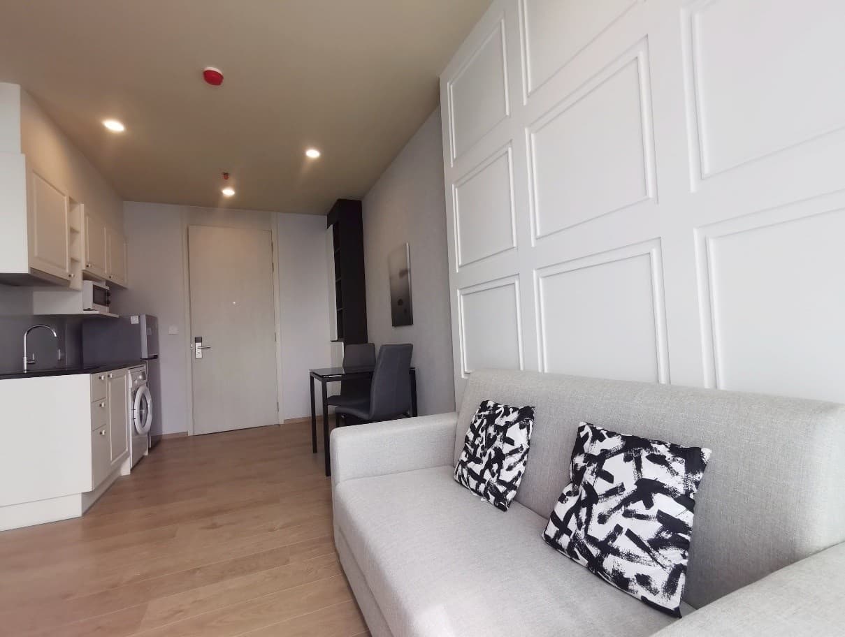 6521 – 128_living_room.jpg
