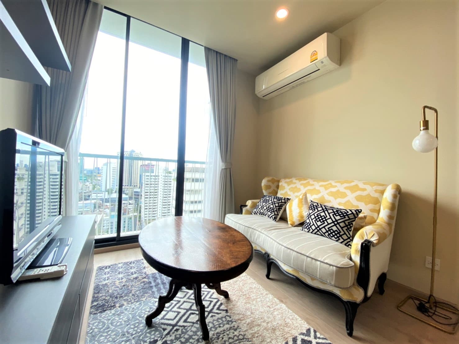 6525 – 121_living_room.jpg