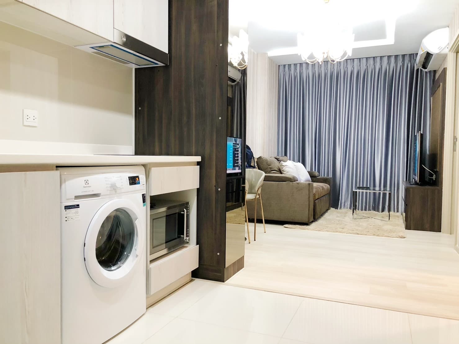 6525 – 135_living_room.jpg