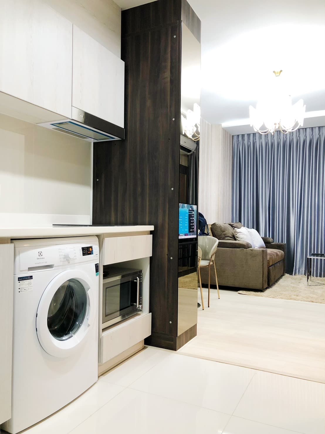 6525 – 198_living_room.jpg