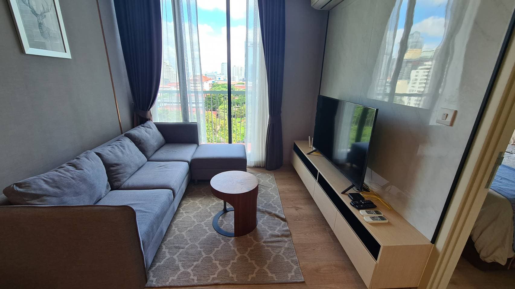 6527 – 1131_living_room.jpg