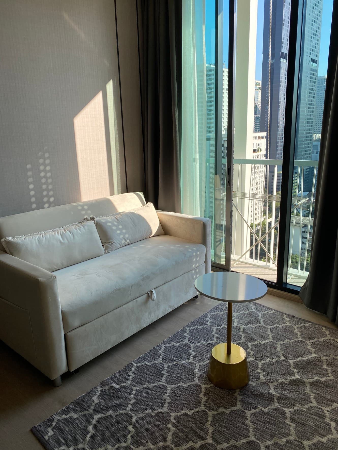 6528 – 1106_living_room.jpg