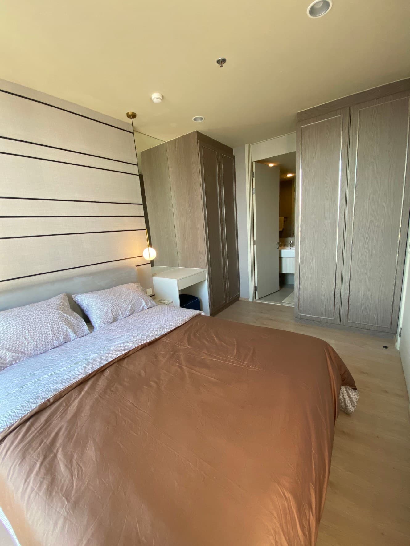6528 – 237_bedroom.jpg
