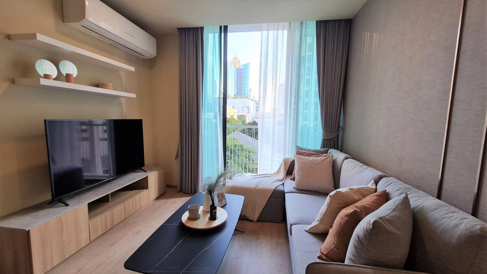 6532 – 184_living_room.jpg