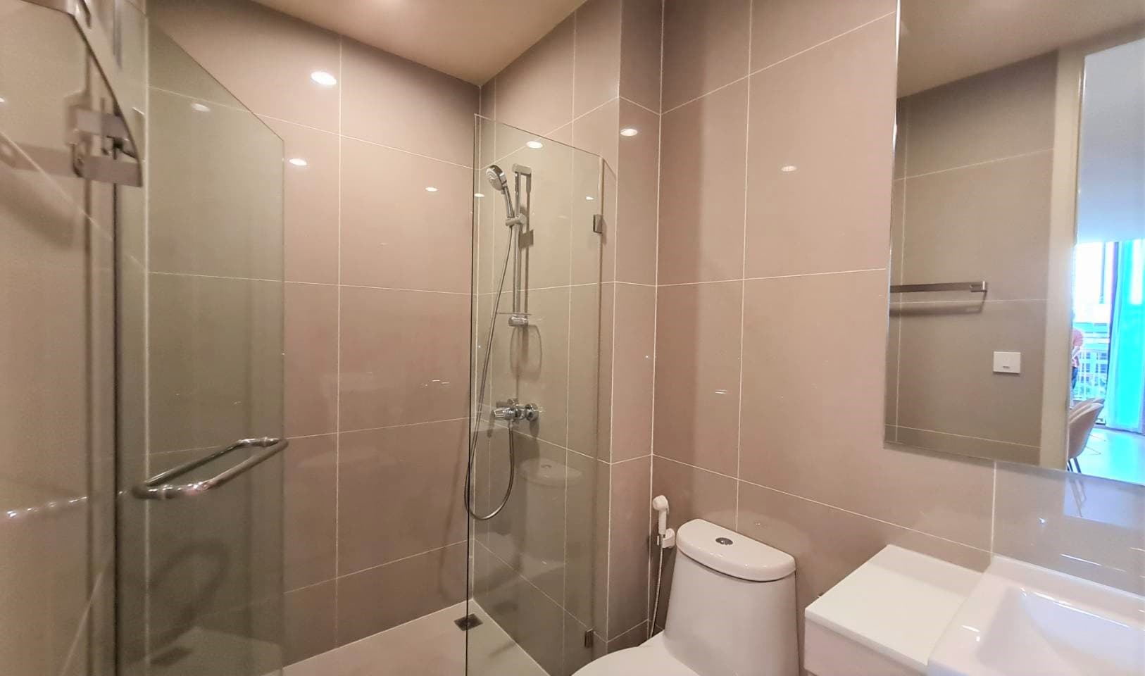 6532 – 346_bathroom.jpg