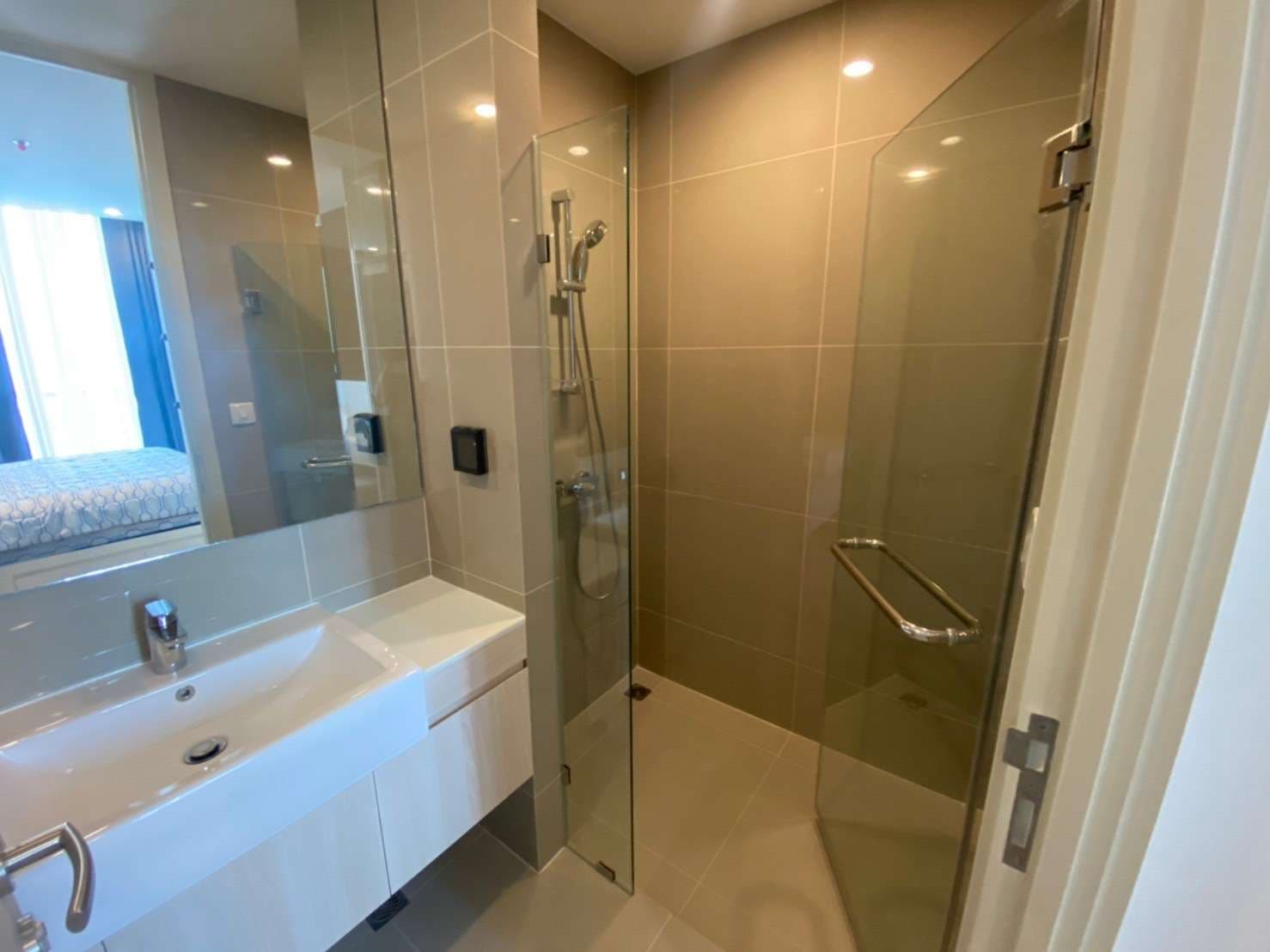 6533 – 331_bathroom.jpg