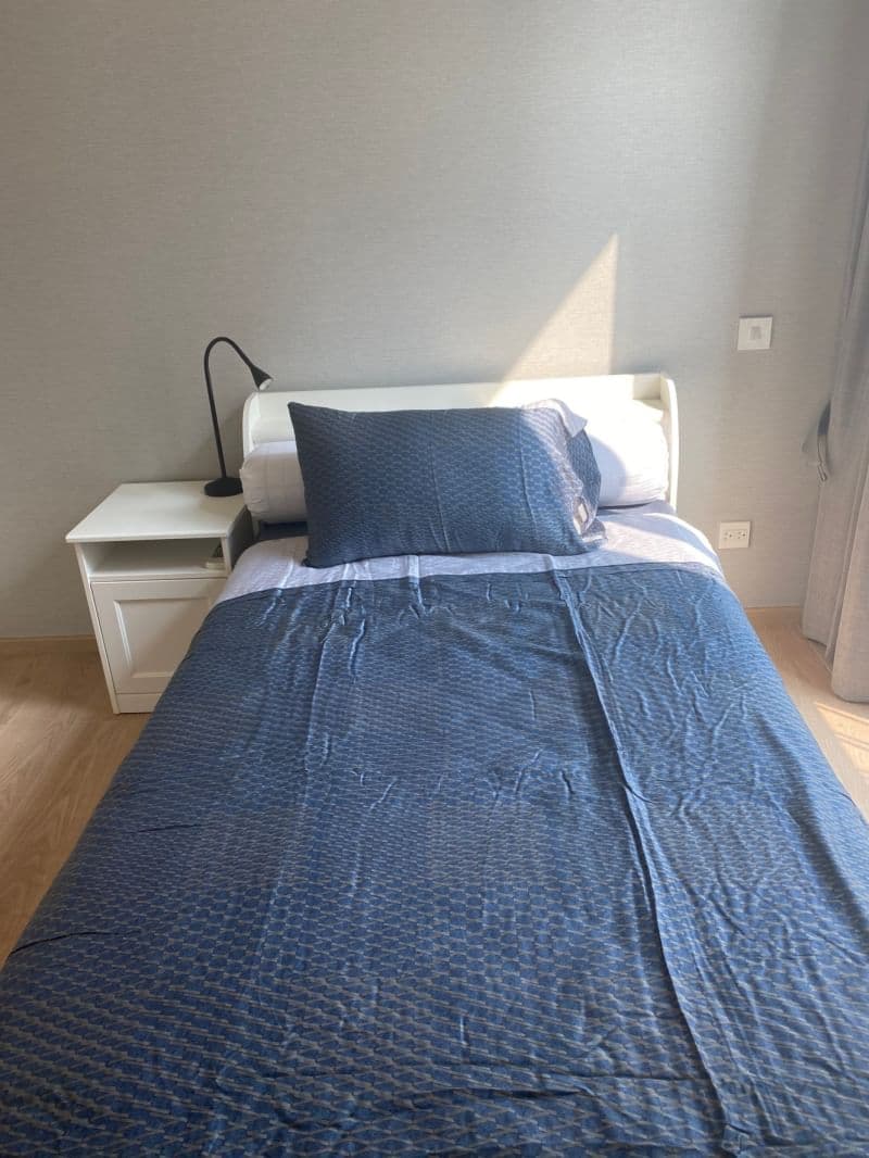 6535 – 216_bedroom.jpg