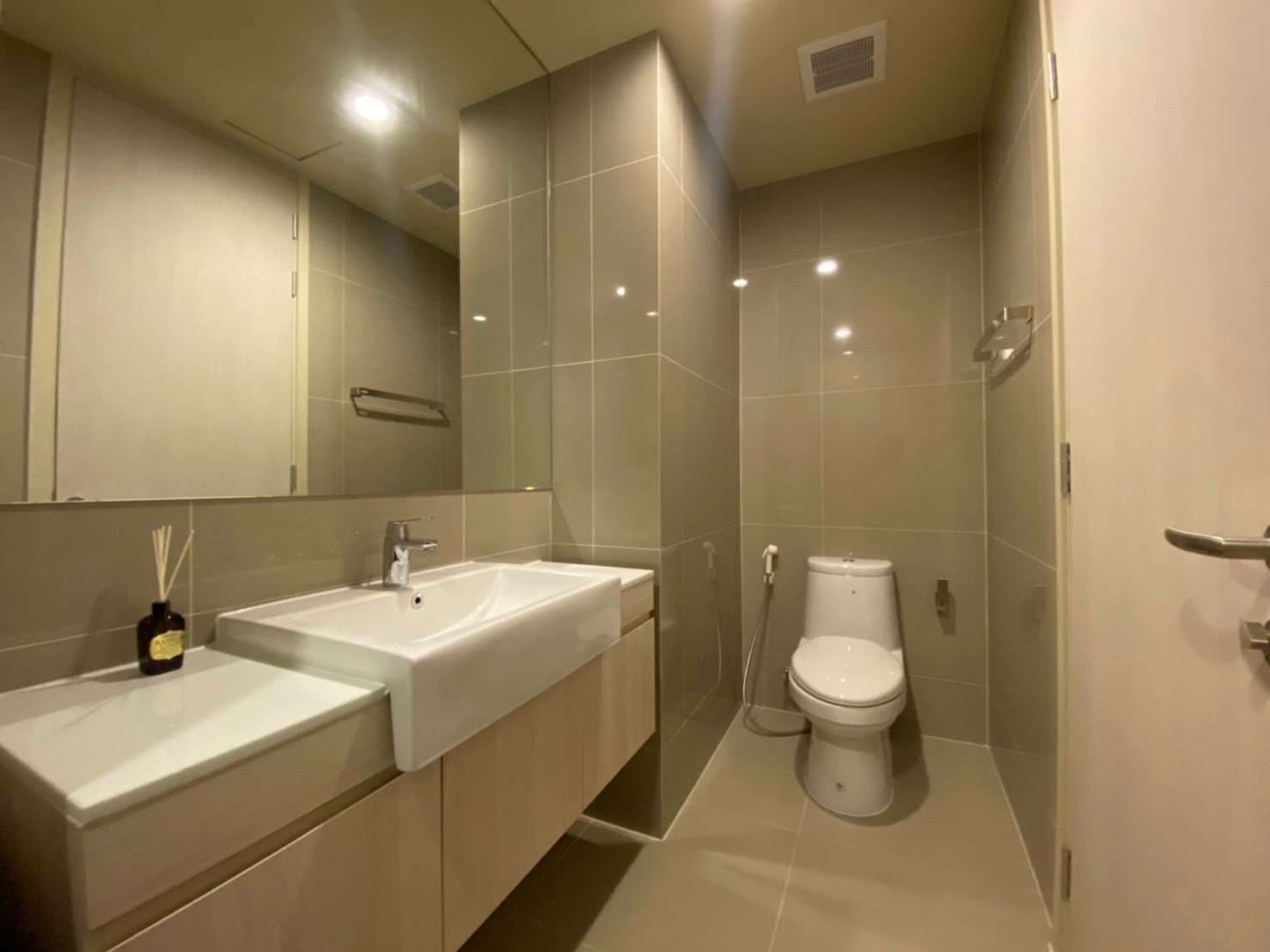 6538 – 321_bathroom.jpg