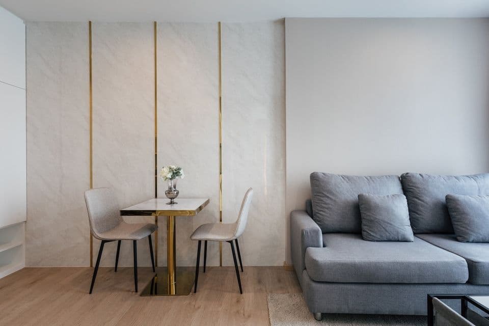 6540 – 129_living_room.jpg
