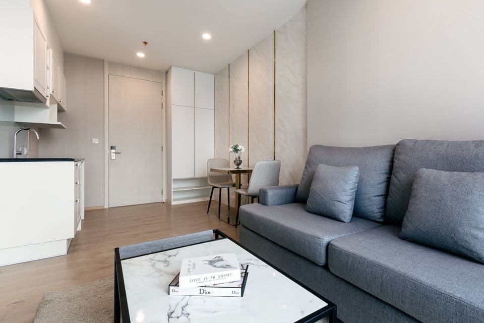 6540 – 178_living_room.jpg