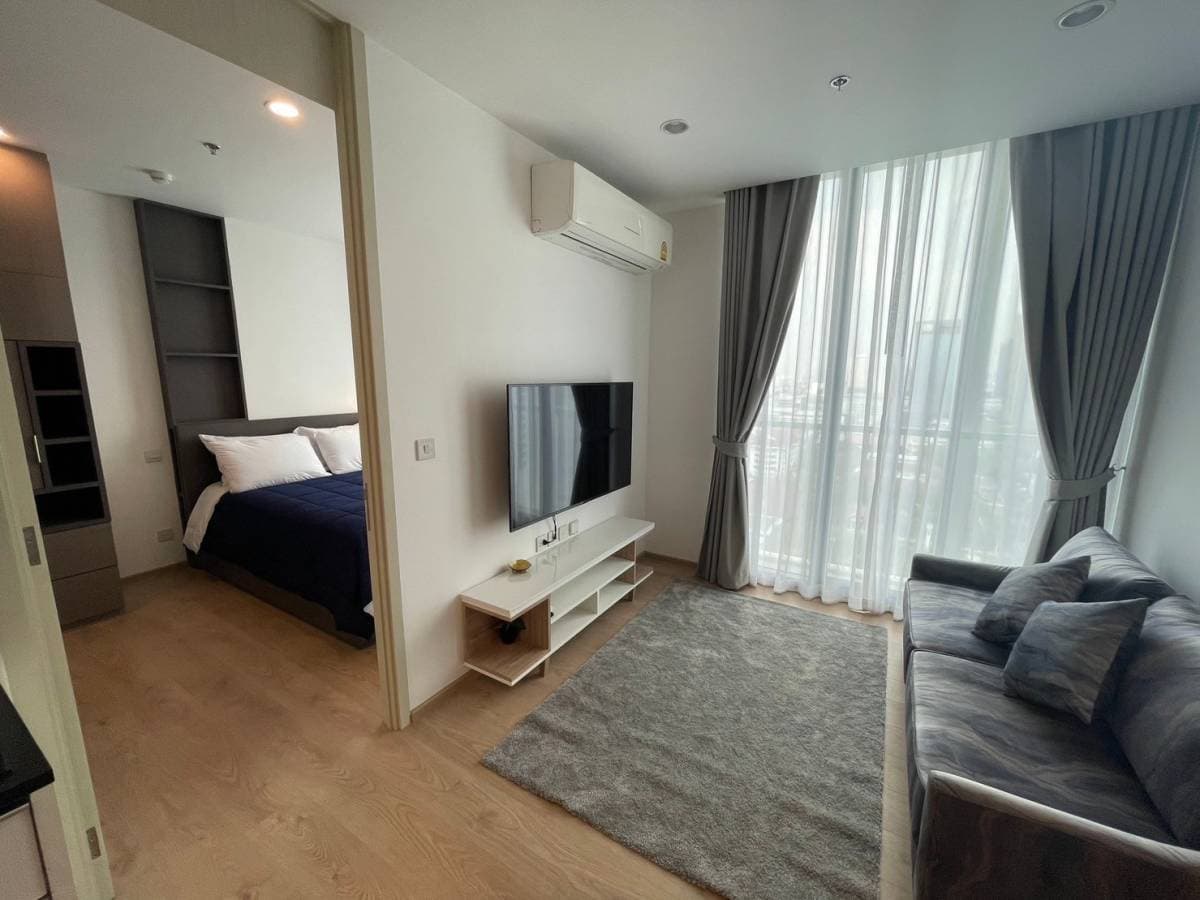6541 – 1102_living_room.jpg