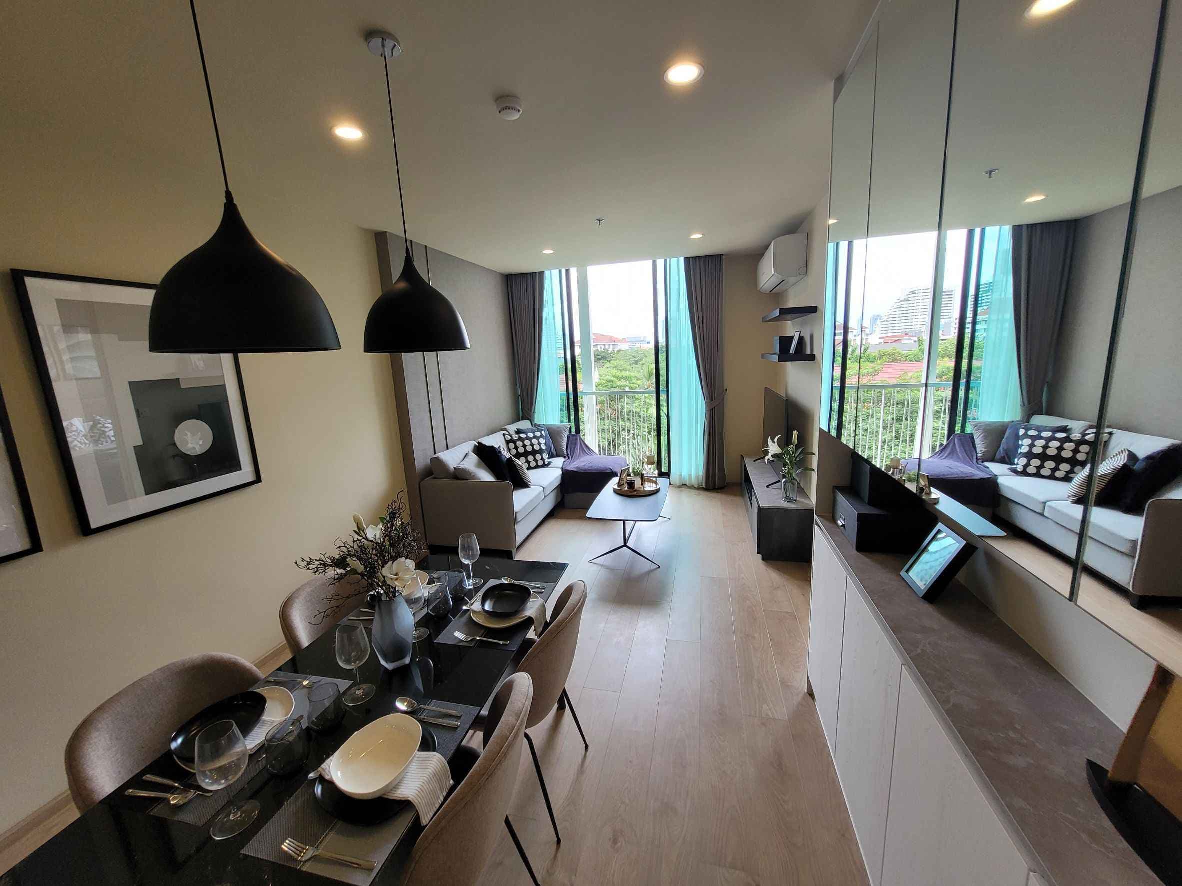 6542 – 1112_living_room.jpg