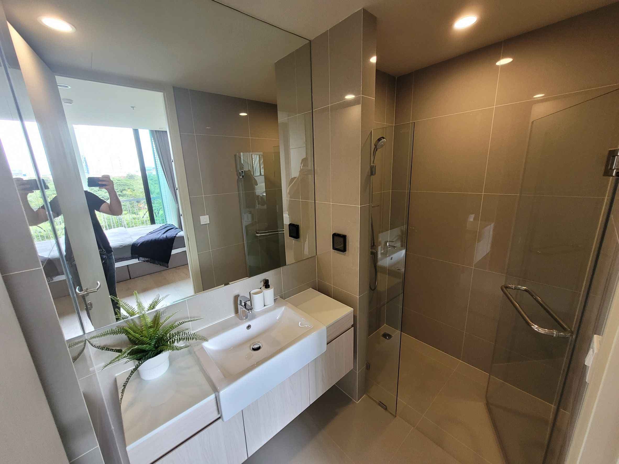 6542 – 301_bathroom.jpg